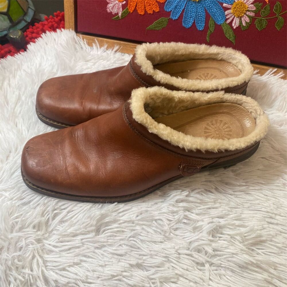 UGG Women's Brown Leather Mules Size 8.5 Sheepskin Lined Casual Shoes Shoreham